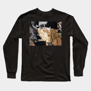 Portrait of an iguana Long Sleeve T-Shirt